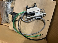 Leybold diavac dv 1000 vacuummeter + 55x diverse componenten - afbeelding 7 van  9