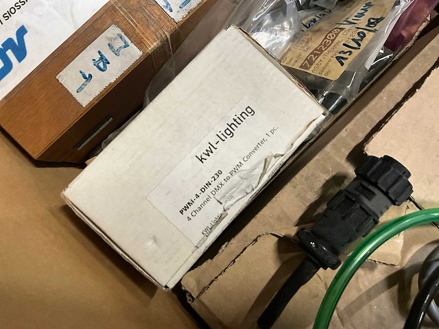 Leybold diavac dv 1000 vacuummeter + 55x diverse componenten - afbeelding 8 van  9