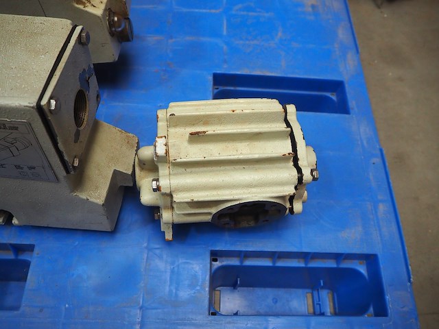 Leybold s.a. - afbeelding 6 van  10