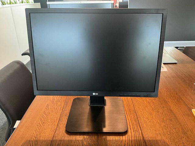 Lg 228k55wy 22” monitor (3x) - afbeelding 1 van  3