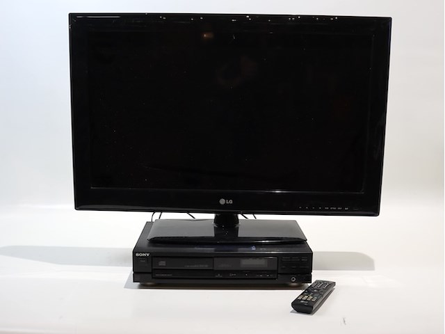 Lg 32 inch tv en sony dvd speler - afbeelding 1 van  8