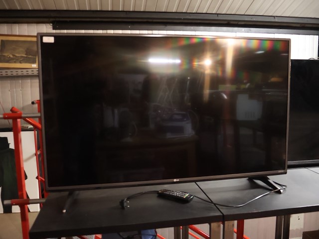 Lg 49 inch tv - afbeelding 1 van  7
