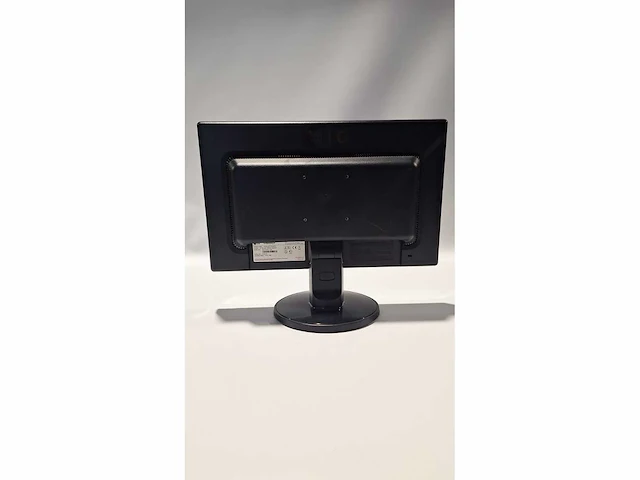 Lg flatron w1941s-pf — 18,5" lcd monitor - afbeelding 2 van  5