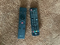 Lg poly beamers & projectie (2 tv schermen) - afbeelding 7 van  9