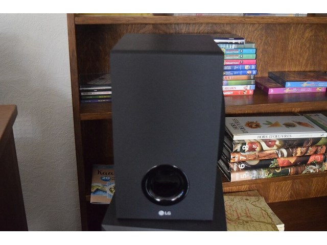 Lg surround systeem model 5j2 50/60hz 18w - afbeelding 4 van  6
