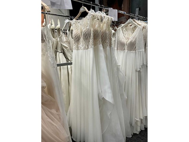 Libelle bruidsjurken (5x) - afbeelding 12 van  16