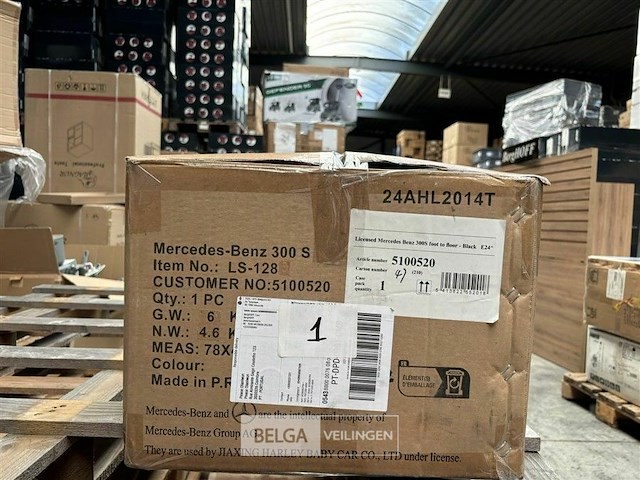 Licensed mercedes benz 300s foot to floor - black - afbeelding 2 van  3