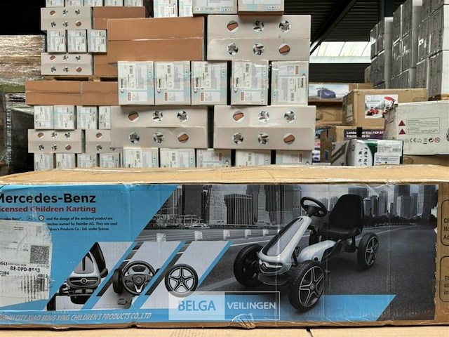 Licensed mercedes-benz pedal go kart - black - afbeelding 2 van  6