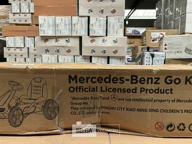 Licensed mercedes-benz pedal go kart - black - afbeelding 4 van  6