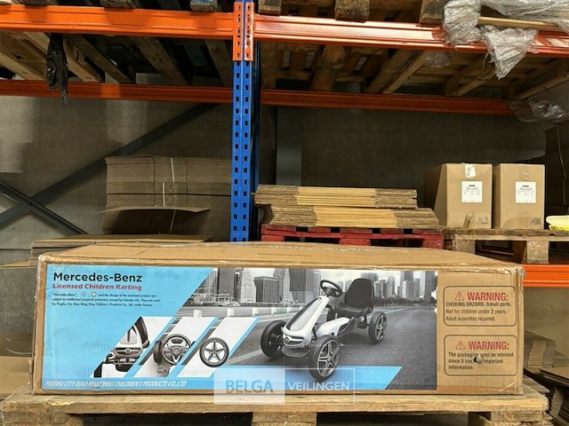 Licensed mercedes-benz pedal go kart - black - afbeelding 2 van  4