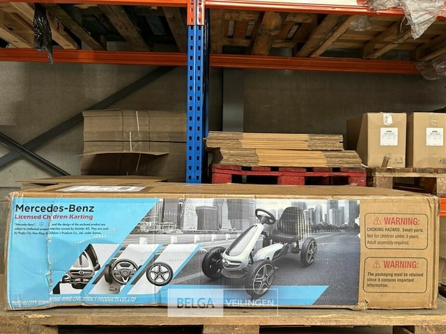 Licensed mercedes-benz pedal go kart - black - afbeelding 2 van  5
