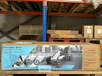 Licensed mercedes-benz pedal go kart - black - afbeelding 2 van  5