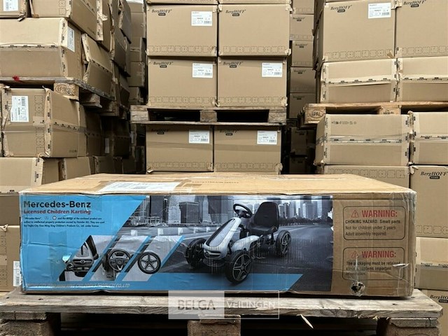 Licensed mercedes-benz pedal go kart - red - afbeelding 2 van  4