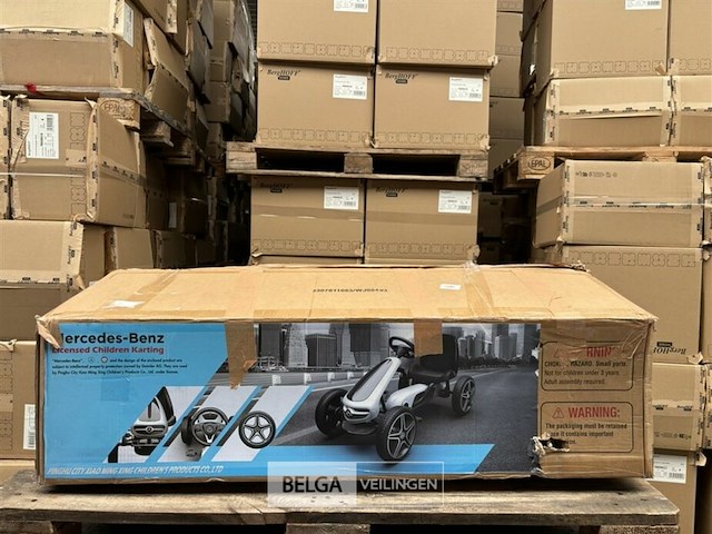 Licensed mercedes-benz pedal go kart - red - afbeelding 2 van  4