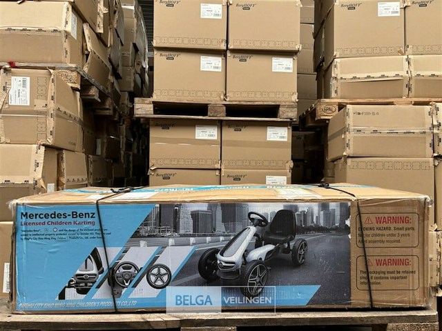Licensed mercedes-benz pedal go kart - red - afbeelding 2 van  4