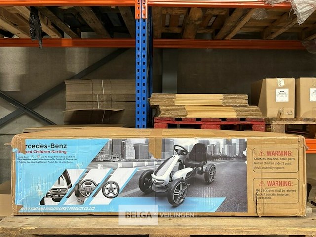 Licensed mercedes-benz pedal go kart - red - afbeelding 2 van  5
