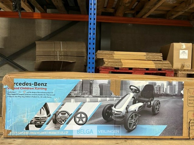 Licensed mercedes-benz pedal go kart - red - afbeelding 3 van  5