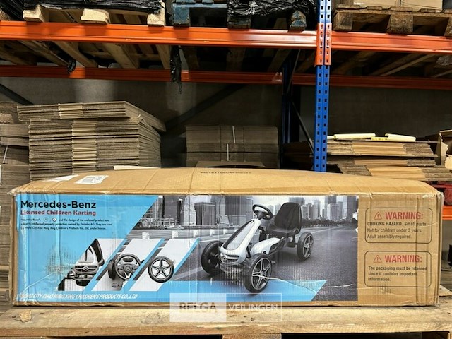 Licensed mercedes-benz pedal go kart - red - afbeelding 2 van  5