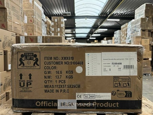 Licensed mercedes benz pedal go kart - white - afbeelding 2 van  3