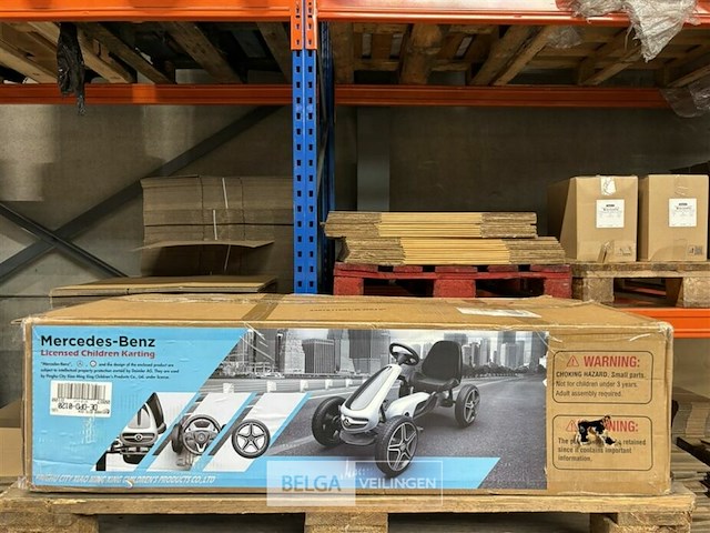 Licensed mercedes-benz pedal go kart - white - afbeelding 2 van  8