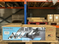 Licensed mercedes-benz pedal go kart - white - afbeelding 2 van  8