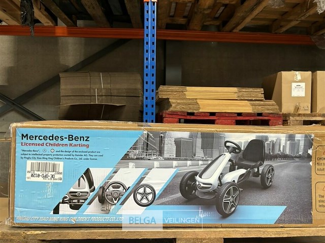 Licensed mercedes-benz pedal go kart - white - afbeelding 3 van  8