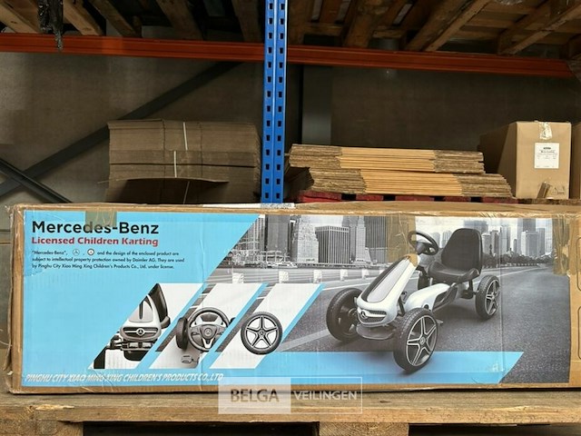 Licensed mercedes-benz pedal go kart - white - afbeelding 3 van  5