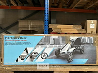 Licensed mercedes-benz pedal go kart - white - afbeelding 3 van  5