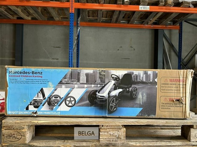 Licensed mercedes-benz pedal go kart black - afbeelding 2 van  4