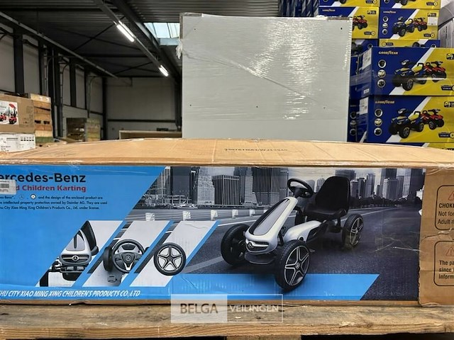 Licensed mercedes-benz pedal go kart black - afbeelding 2 van  4