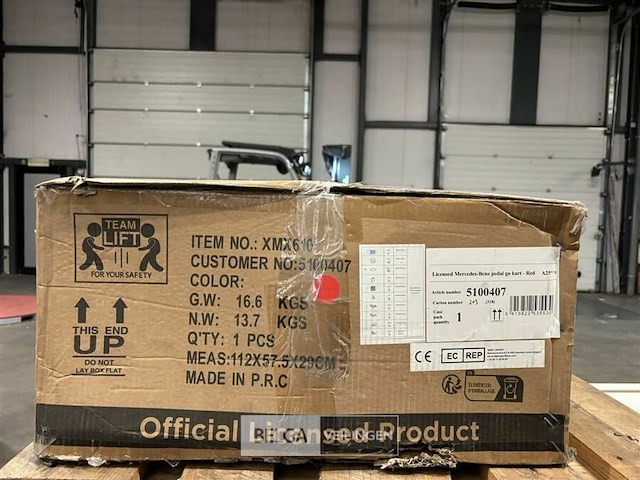 Licensed mercedes-benz pedal go kart red - afbeelding 3 van  4