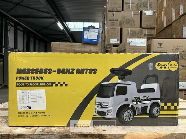Licensed mercedes benz truck foot to floor - white - afbeelding 1 van  3