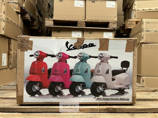 Licensed mini vespa ride on car - white - afbeelding 2 van  4