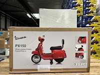 Licensed mini vespa ride on car red - afbeelding 1 van  3