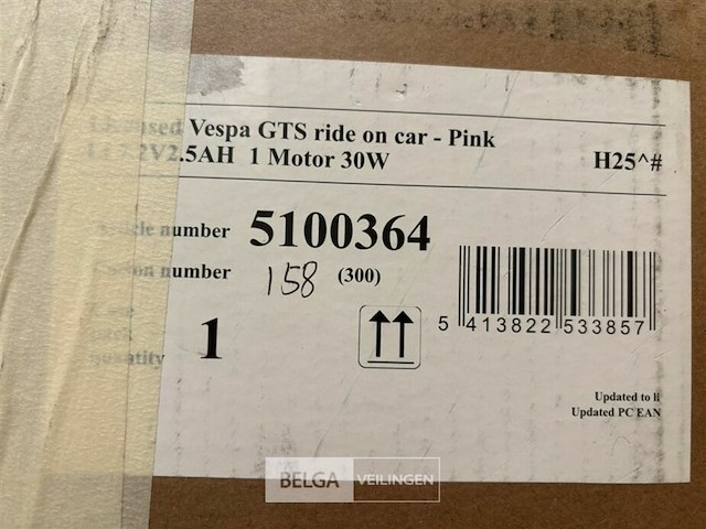 Licensed vespa gts ride on car - pink - afbeelding 6 van  6