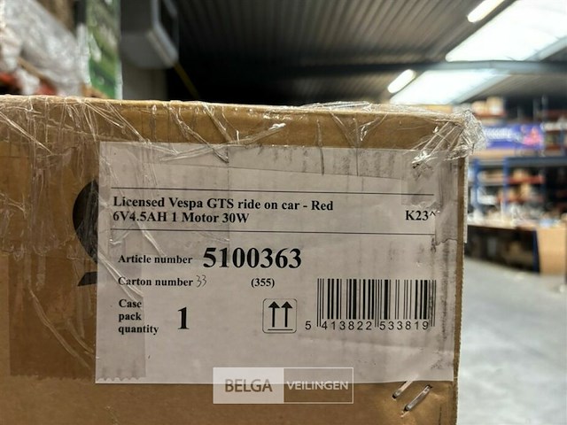 Licensed vespa gts ride on car - red - afbeelding 4 van  4