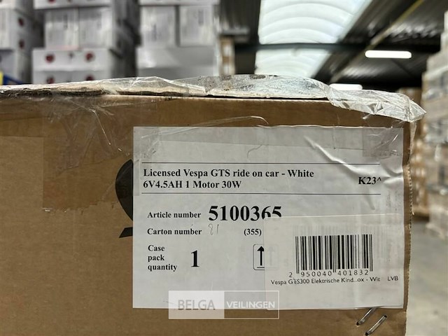 Licensed vespa gts ride on car white - afbeelding 4 van  4