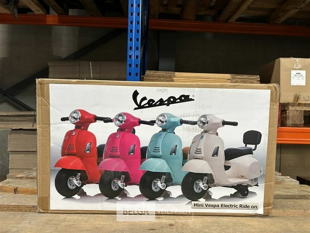 Licensed vespa ride on car - white - afbeelding 2 van  4