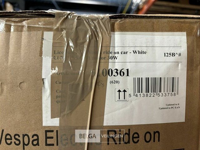 Licensed vespa ride on car - white - afbeelding 4 van  4
