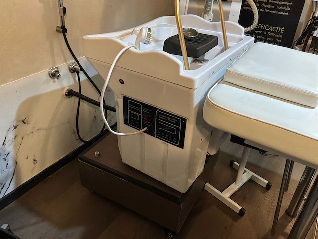 Lichaamsbehandelingen - massagetafelset - head spa japanse massage - verwarmingsstenen - afbeelding 4 van  16