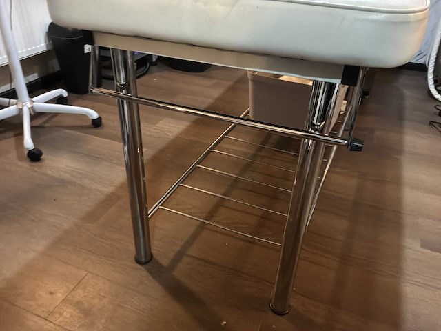 Lichaamsbehandelingen - massagetafelset - head spa japanse massage - verwarmingsstenen - afbeelding 12 van  16