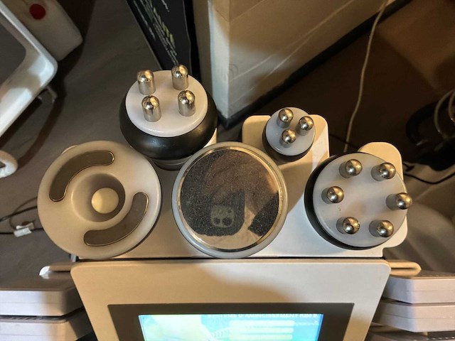 Lichaamsverzorging anticelluliet en radiofrequentie machine. - afbeelding 5 van  9