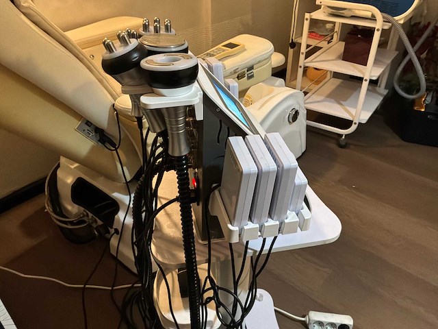 Lichaamsverzorging anticelluliet en radiofrequentie machine. - afbeelding 8 van  9