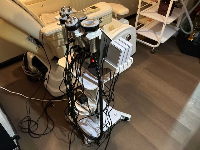 Lichaamsverzorging anticelluliet en radiofrequentie machine. - afbeelding 9 van  9