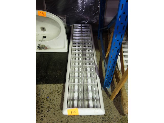 Lichtarmatuur 1,30 x 0,30 m - afbeelding 1 van  1