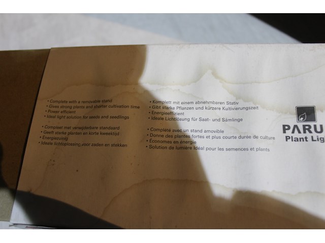 Lichtbak met standaard voor planten - afbeelding 2 van  2