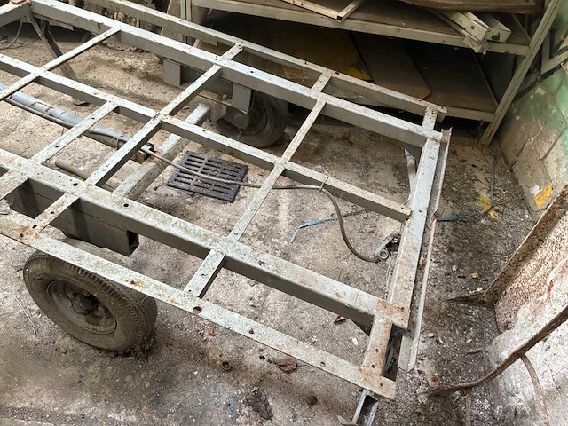 Lichte transporttrailer met kale chassis - afbeelding 9 van  10