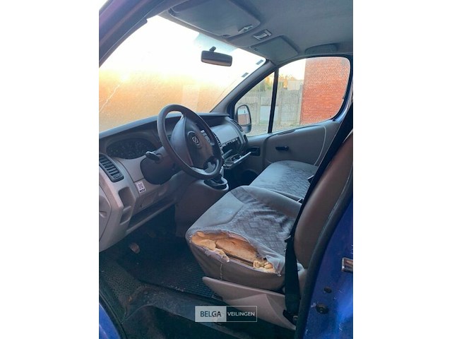 Lichte vrachtauto opel vivaro - afbeelding 11 van  23