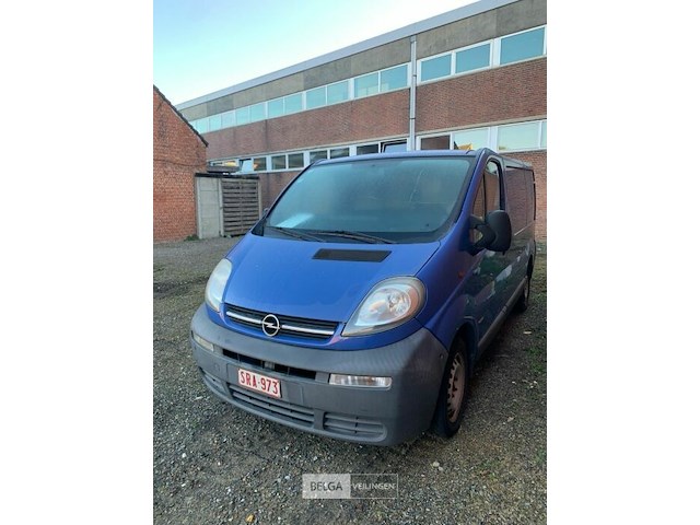 Lichte vrachtauto opel vivaro - afbeelding 1 van  23