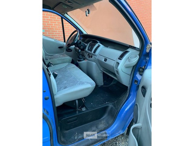 Lichte vrachtauto opel vivaro - afbeelding 15 van  23